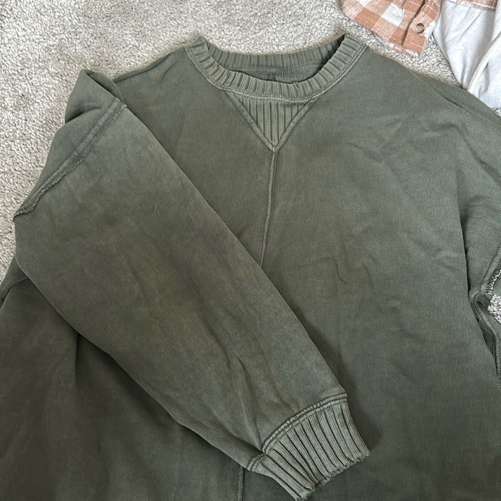 Aerie sweatshirt, olive green. Size small